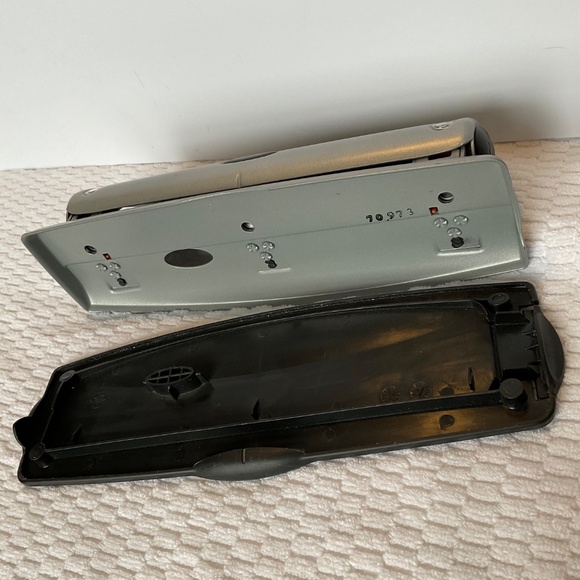 Swingline Safety 3-Hole Punch - Silver/Black - Picture 10 of 16